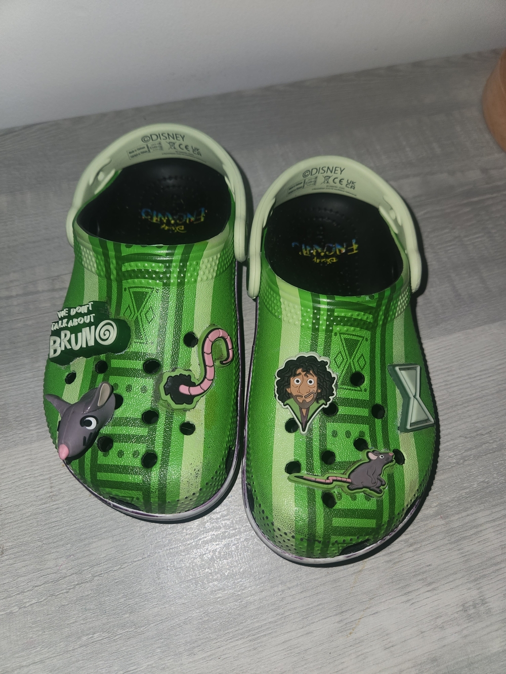 Disney Crocs Green Bruno Clog Light Up Sandals Size 11 Kids